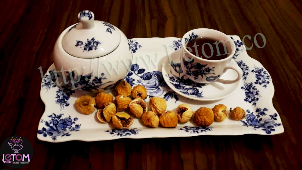 The best natural figs with black tea on a tray