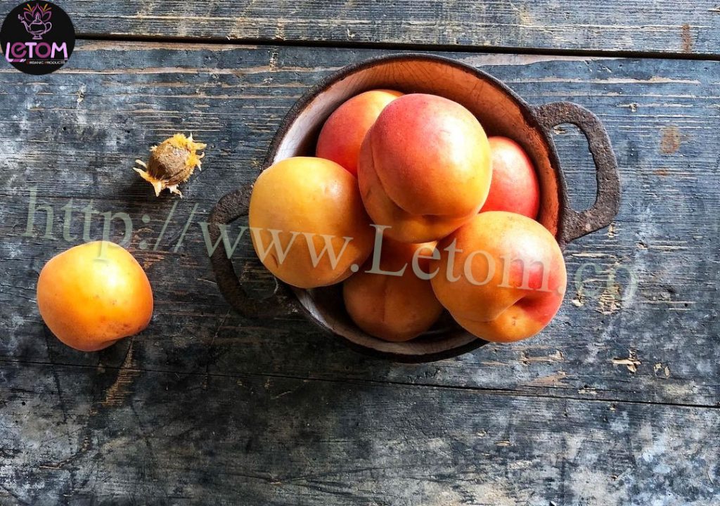Fresh natural apricots in a bowl