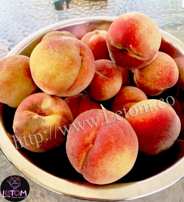 Natural peaches in a bowl