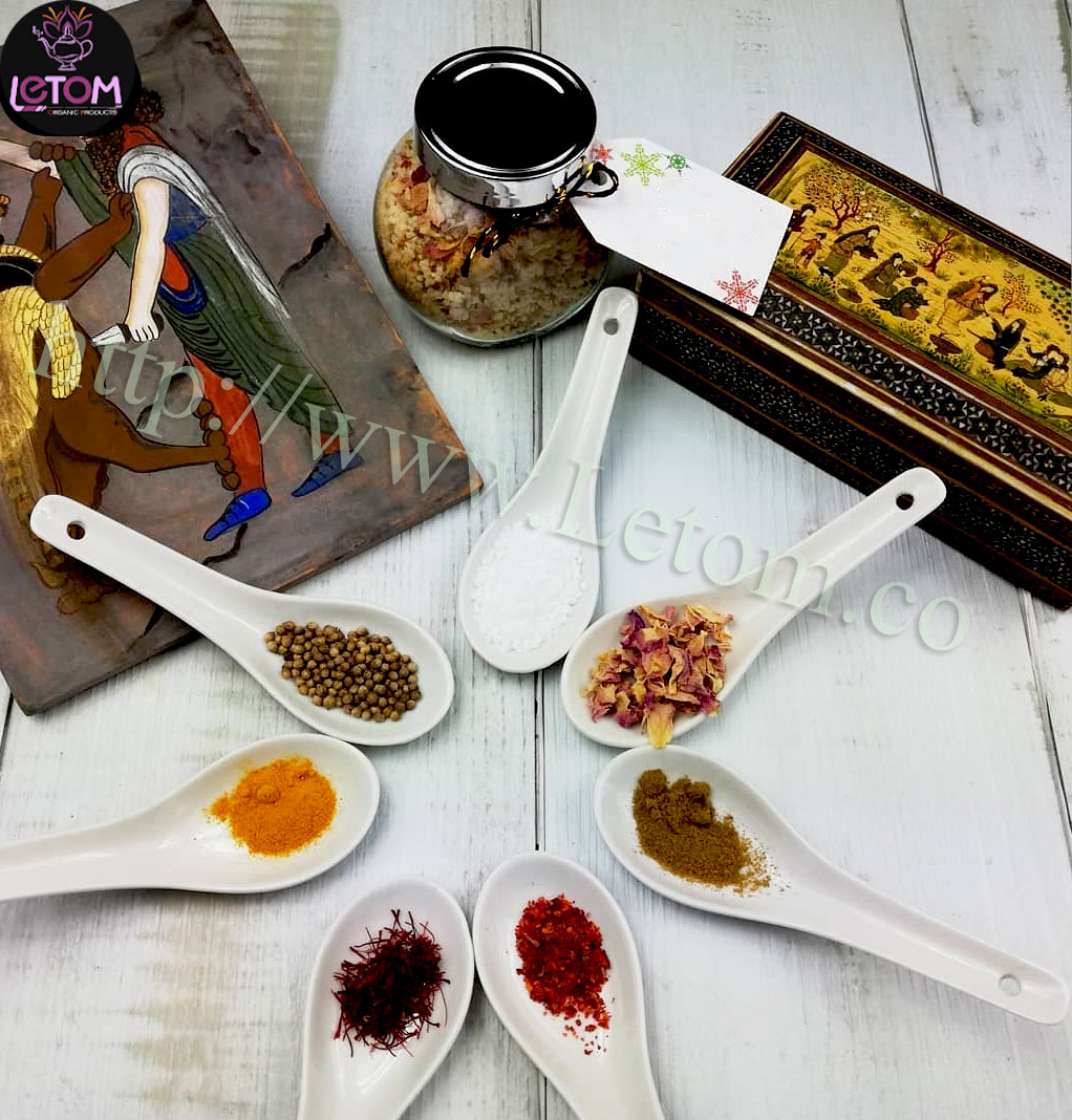 Organic Sidr Powder (Ziziphus jujube) and henna powder in a spoon