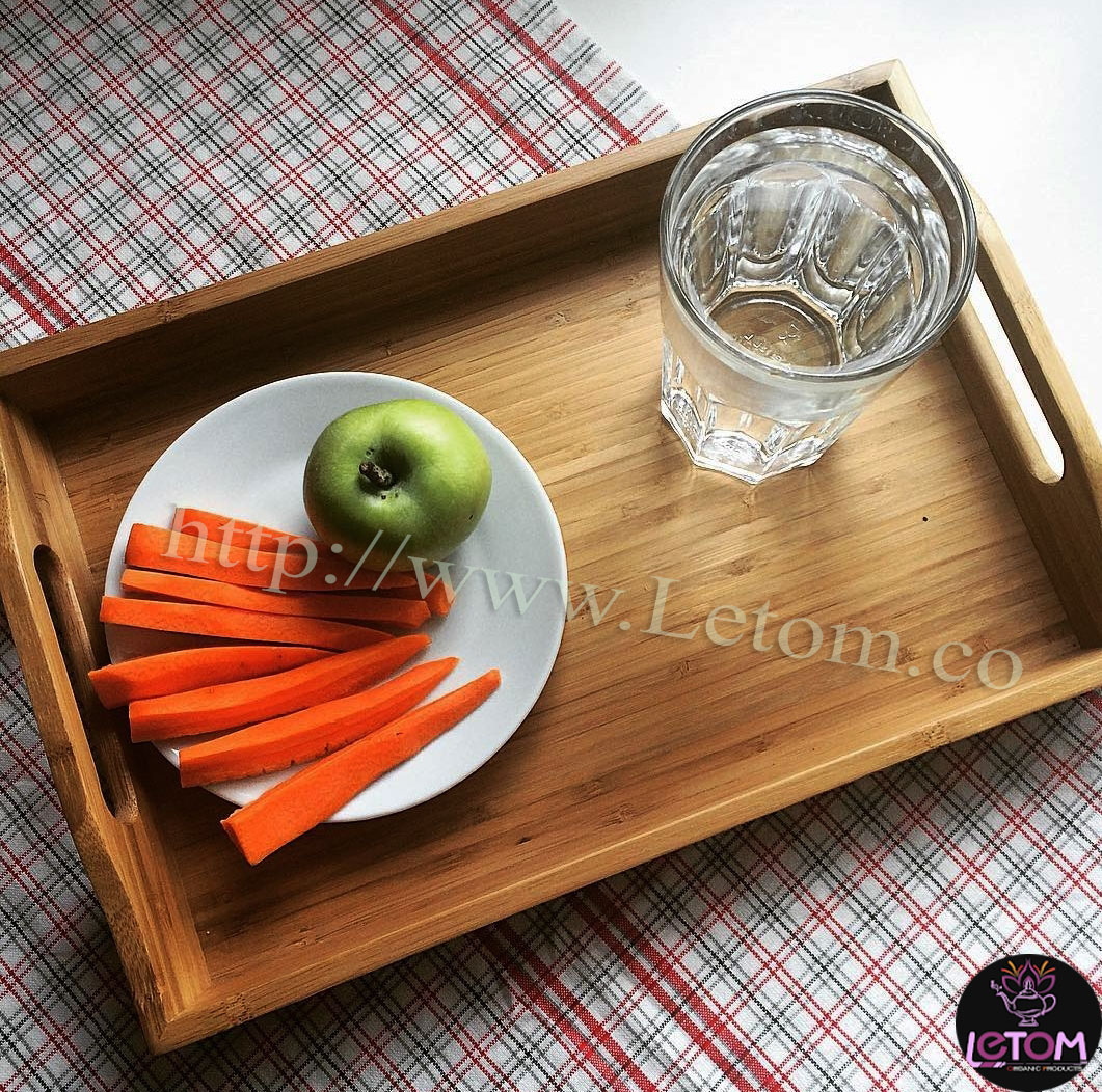 Apples and carrots on a plate next to a glass of water for Rapid weight loss