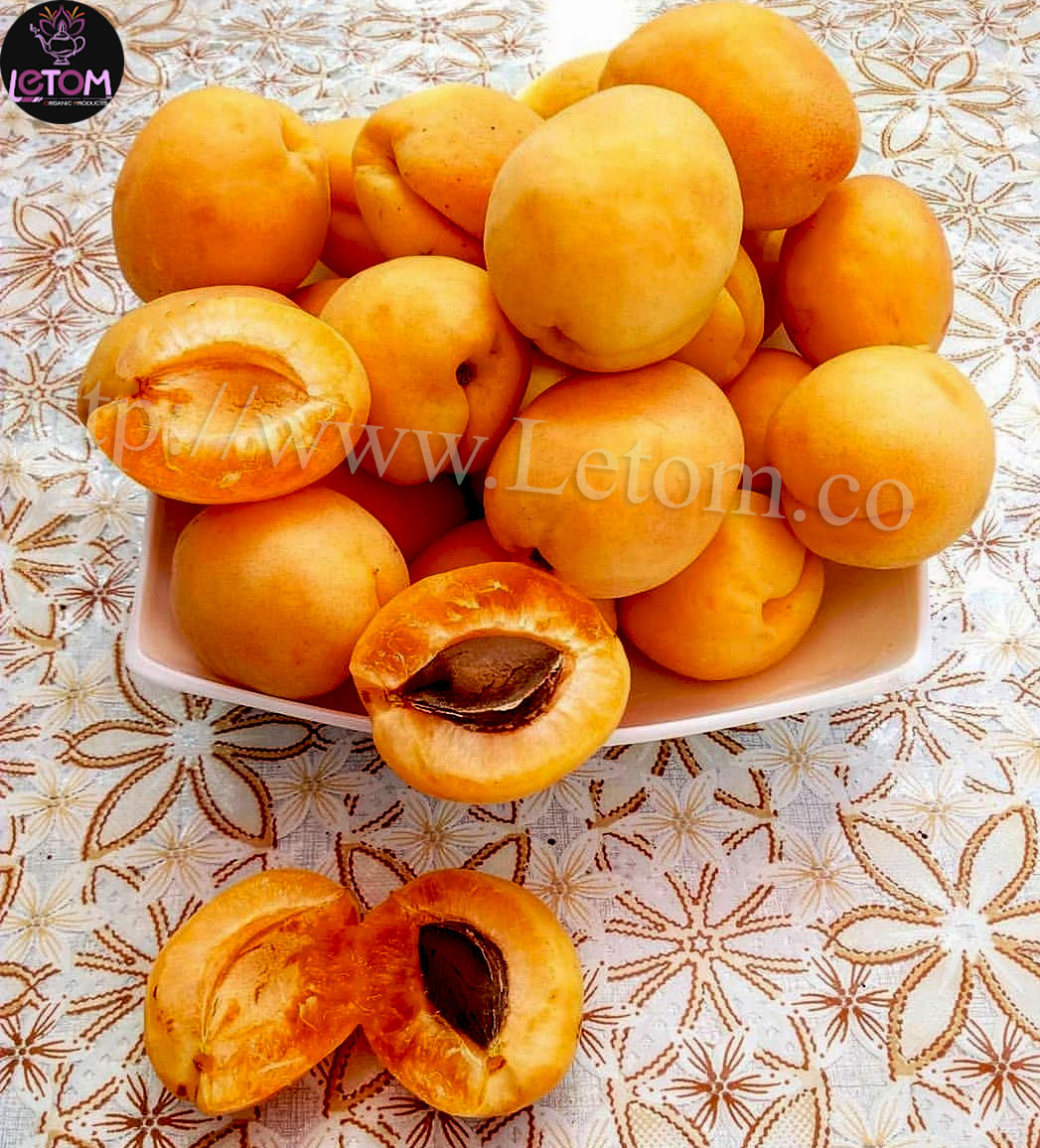The best natural dried apricots in a bowl