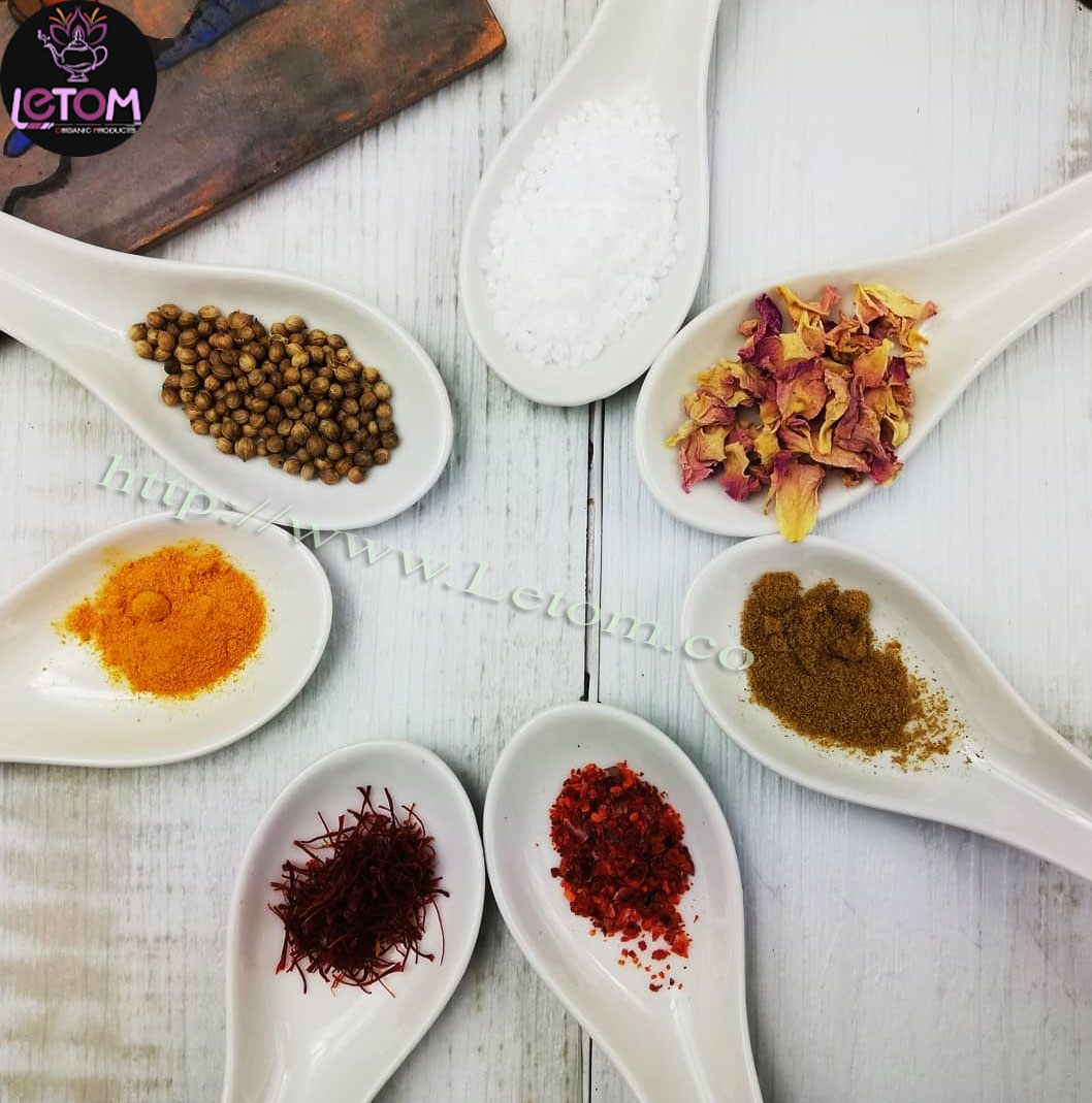 A photo of a few tablespoons of different spices in slimming